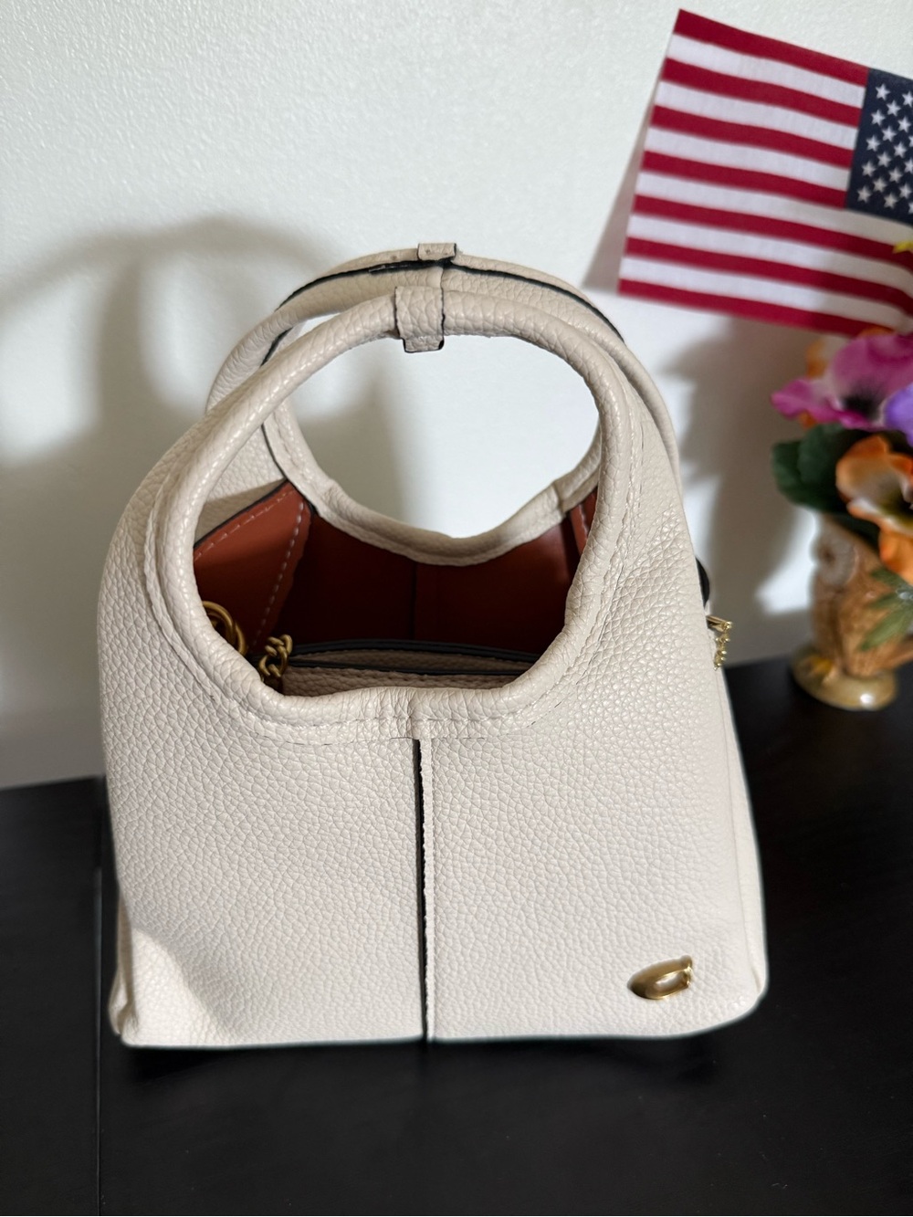 Coach cream Bag with gold logo